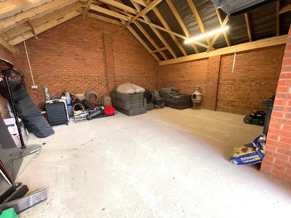 DOUBLE GARAGE.jpeg