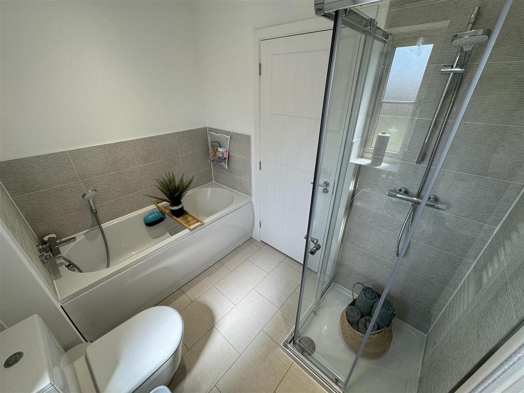 Family Bathroom (2).jpeg