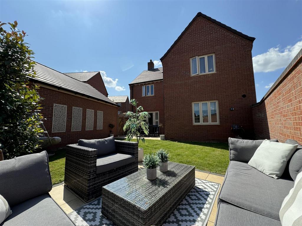 Rear garden a.jpg