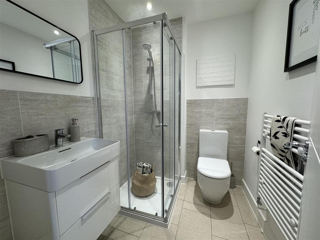 En-suite 2.jpeg