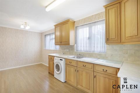 3 bedroom semi-detached house for sale, Fairview Drive, Chigwell
