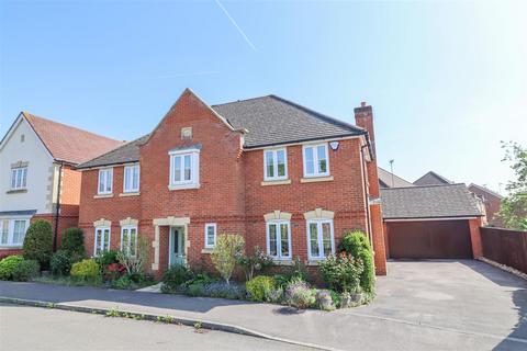 14 Monarch Drive, Shinfield, Reading, RG2 9EW