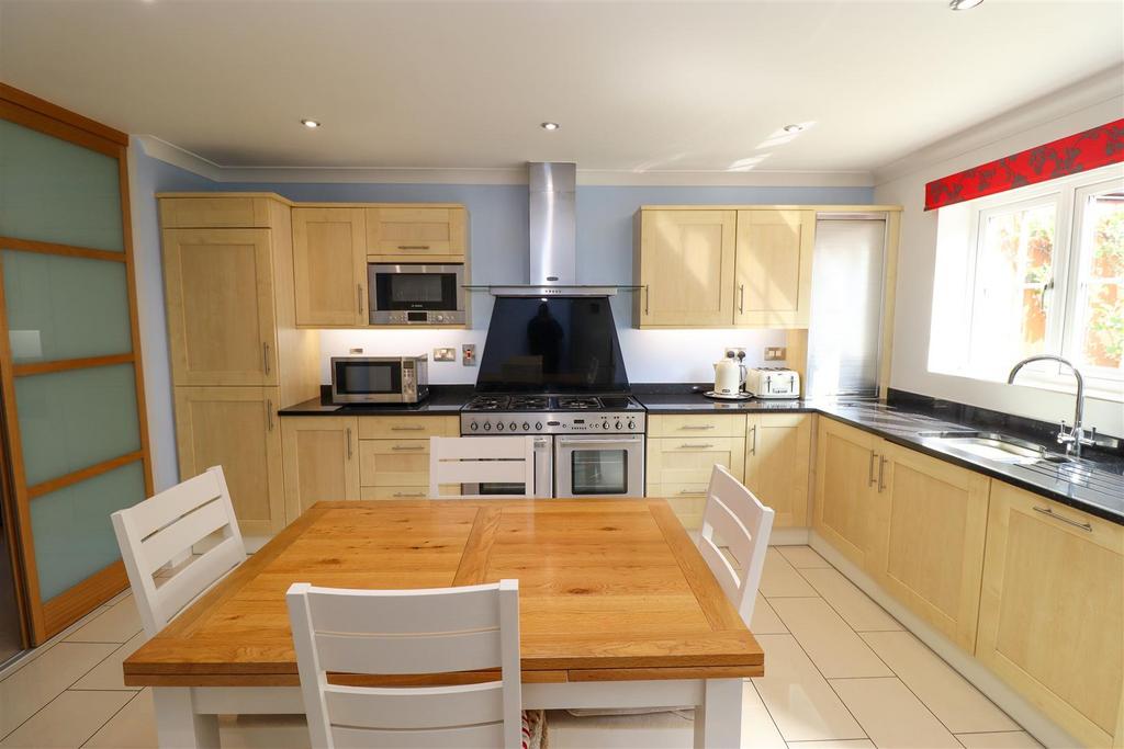 Kitchen/Breakfast Room