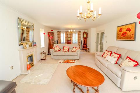 14 Monarch Drive, Shinfield, Reading, RG2 9EW