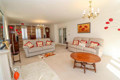 14 Monarch Drive, Shinfield, Reading, RG2 9EW
