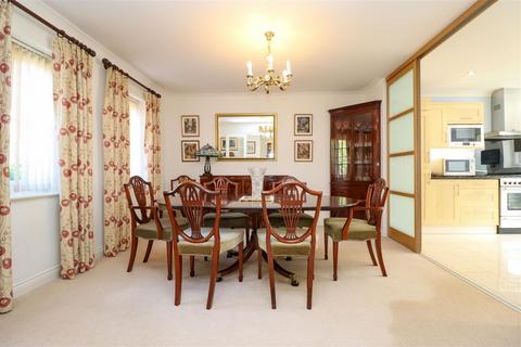 14 Monarch Drive, Shinfield, Reading, RG2 9EW