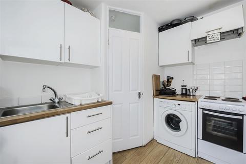 2 bedroom house to rent, Stewart Road, London E15
