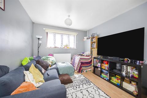 147 Walnut Road, London, E10 5TQ