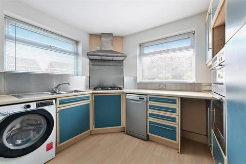 2 bedroom flat for sale, Wimborne Close, Epsom