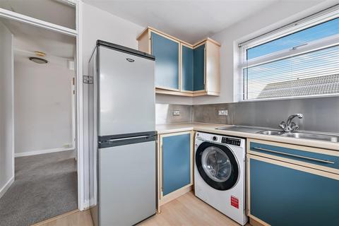 6 Wimborne Close, Epsom, KT17 4DP