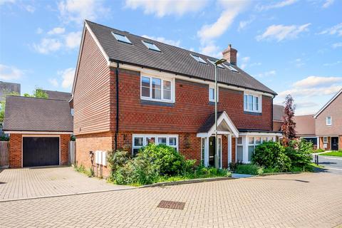 5 bedroom detached house for sale, Swallow Place, Epsom