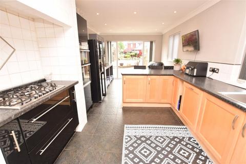 4 bedroom semi-detached house for sale, Connaught Avenue, Grimsby DN32