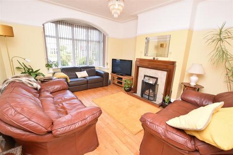 4 bedroom semi-detached house for sale, Connaught Avenue, Grimsby DN32