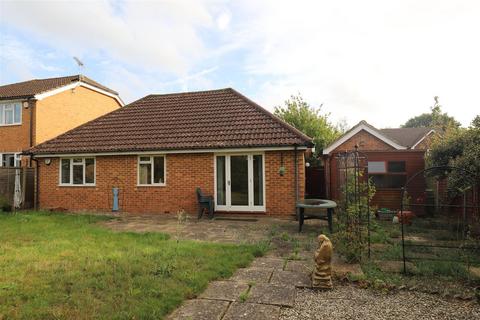 2 bedroom bungalow to rent, Mansion House Close, Ashford TN27