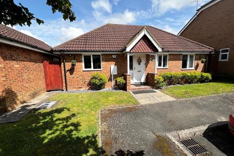 2 bedroom bungalow to rent, Mansion House Close, Ashford TN27