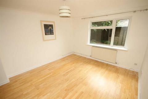 2 bedroom terraced house to rent, Russell Court, Cambridge