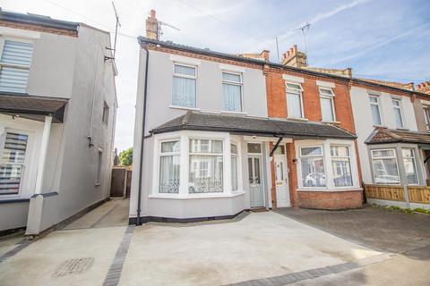 3 bedroom end of terrace house for sale, South Avenue, Southend-on-Sea SS2