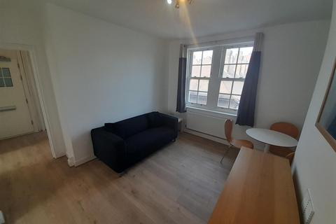 2 bedroom flat to rent, The Square, Fulham Palace Road