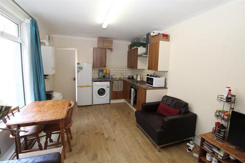 2 bedroom private hall to rent, Crwys Road, Cardiff CF24