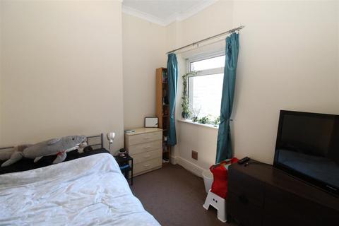2 bedroom private hall to rent, Crwys Road, Cardiff CF24