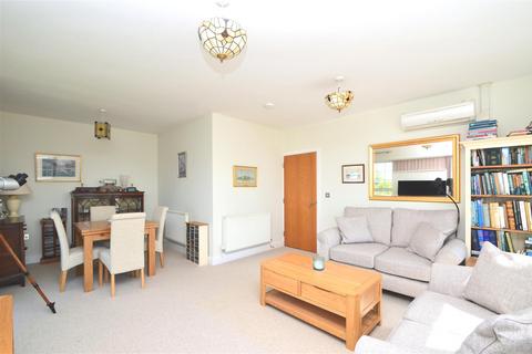 2 bedroom apartment for sale, Cambridge Road, East Cowes