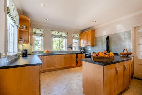 4 bedroom detached house for sale, Chart Road, Sutton Valence