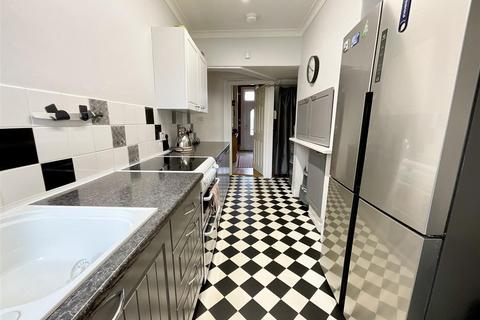 18 Stepney Road, Scarborough, YO12 5BN