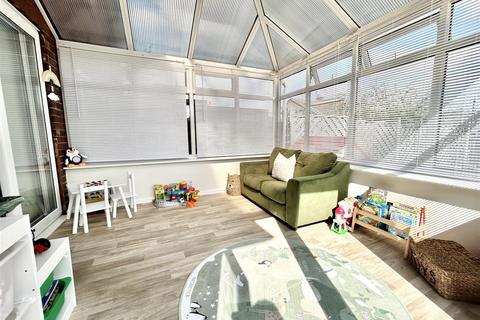 30 Brigshaw Drive, Allerton Bywater, Castleford, WF10 2HT