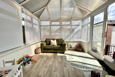 30 Brigshaw Drive, Allerton Bywater, Castleford, WF10 2HT