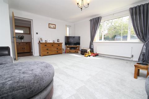 14 Lime Tree Mead, Tiverton, EX16 4PX