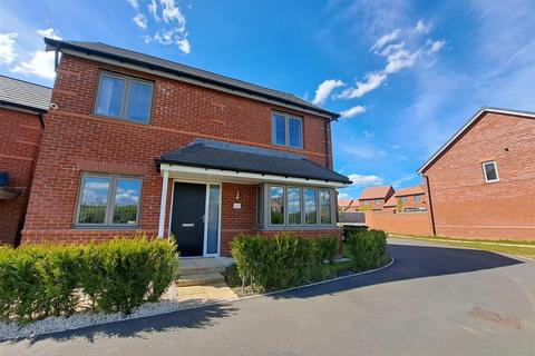 4 bedroom detached house for sale, Jade Close, Swadlincote DE11