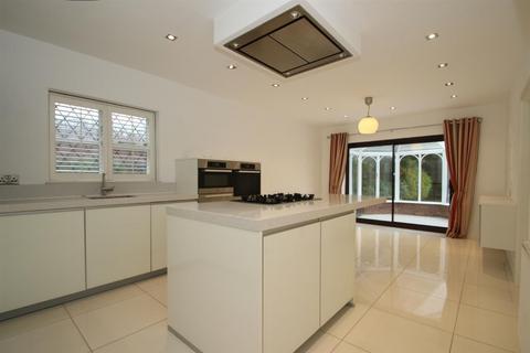 5 bedroom detached house to rent, Burnside, Hale Barns