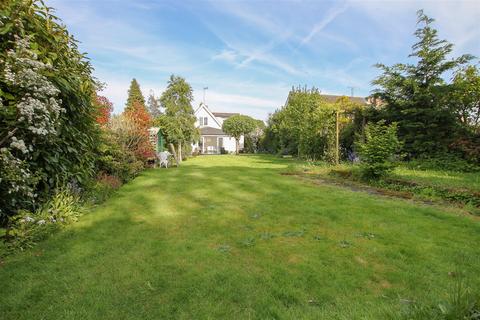 4 bedroom detached bungalow for sale, Spring Pond Meadow, Hook End, Brentwood