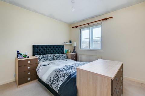 2 bedroom flat to rent, Jasmine Court, SW19