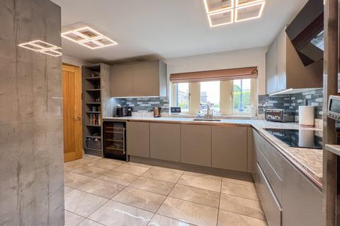 5 bedroom detached house for sale, Green Abbey, Holmfirth HD9