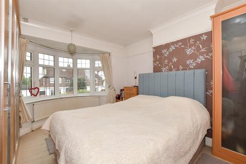 25 Dennis Road, Gravesend, DA11 7NN