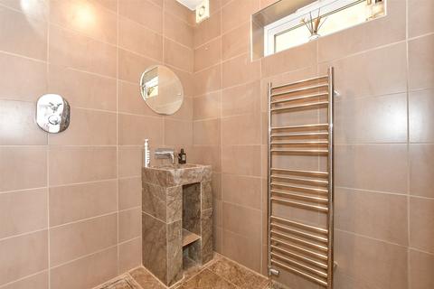 25 Dennis Road, Gravesend, DA11 7NN
