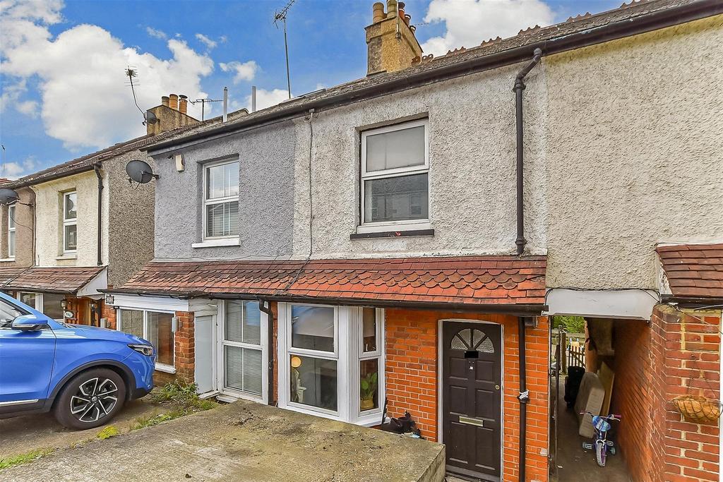 Godstone Road, Whyteleafe, Surrey 2 bed terraced house for sale £340,000