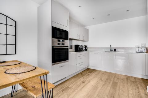 1 bedroom apartment for sale, Ceres Cresent, Epsom, KT17
