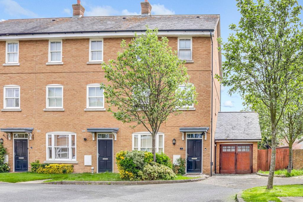 Magazine Mews, Shoebury Garrison SS3 5 bed end of terrace house for