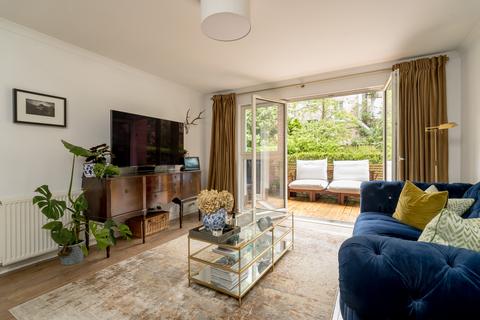 2 bedroom ground floor flat for sale, 2/2 Duke Place, Leith, Edinburgh, EH6 8HP