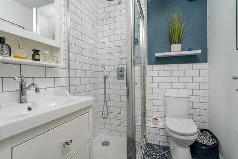 2/2 Duke Place, Edinburgh, EH6 8HP