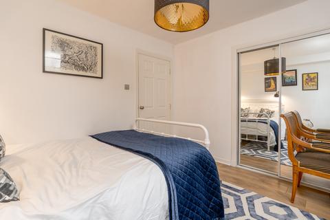2/2 Duke Place, Edinburgh, EH6 8HP