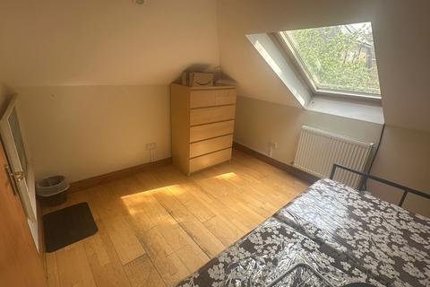 1 bedroom in a flat share to rent, Beechcroft Gardens, Wembley HA9