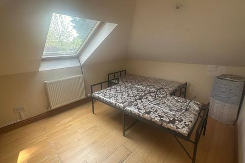 1 bedroom in a flat share to rent, Beechcroft Gardens, Wembley HA9