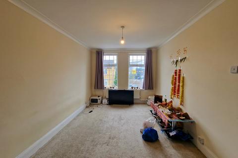 3 bedroom flat for sale, School Road, Hounslow TW3