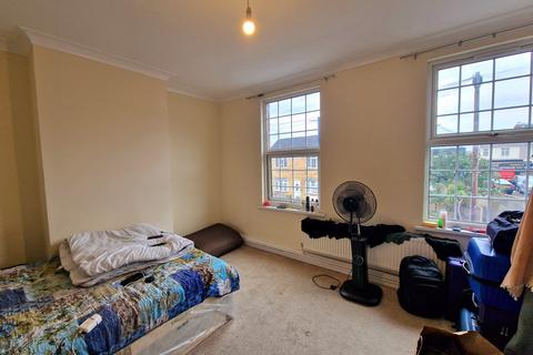 3 bedroom flat for sale, School Road, Hounslow TW3