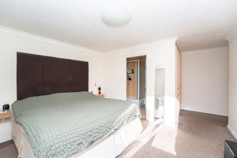 2 bedroom flat for sale, Grasholm Way, Slough SL3