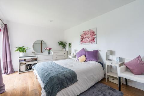 36j Cramond Vale, Edinburgh, EH4 6RB