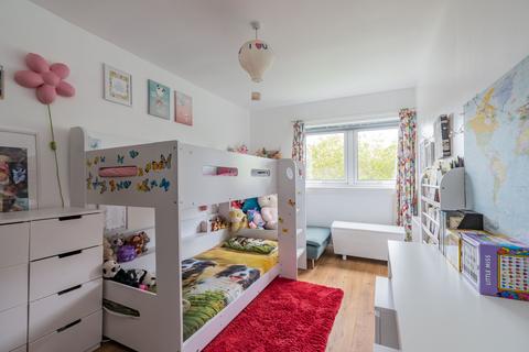 36j Cramond Vale, Edinburgh, EH4 6RB